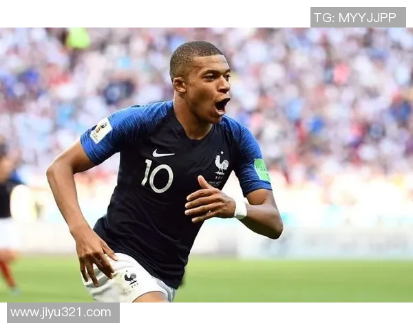 法国足球明星帅气风采与场上表现的完美结合解析